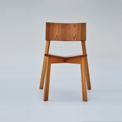 Silla de madera apilable cod carlos ortega design
