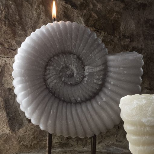 Vela artesanal con forma de concha