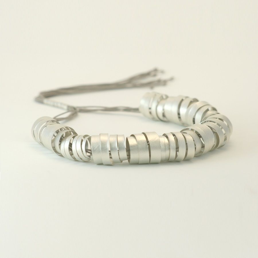 Collar rizo medio noroeste obradoiro coolmaison