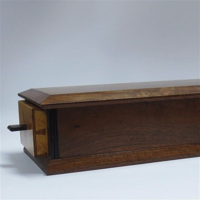 israel-martin-joyero-nogal-roble-flameado-manzano-lignum-coolmaison