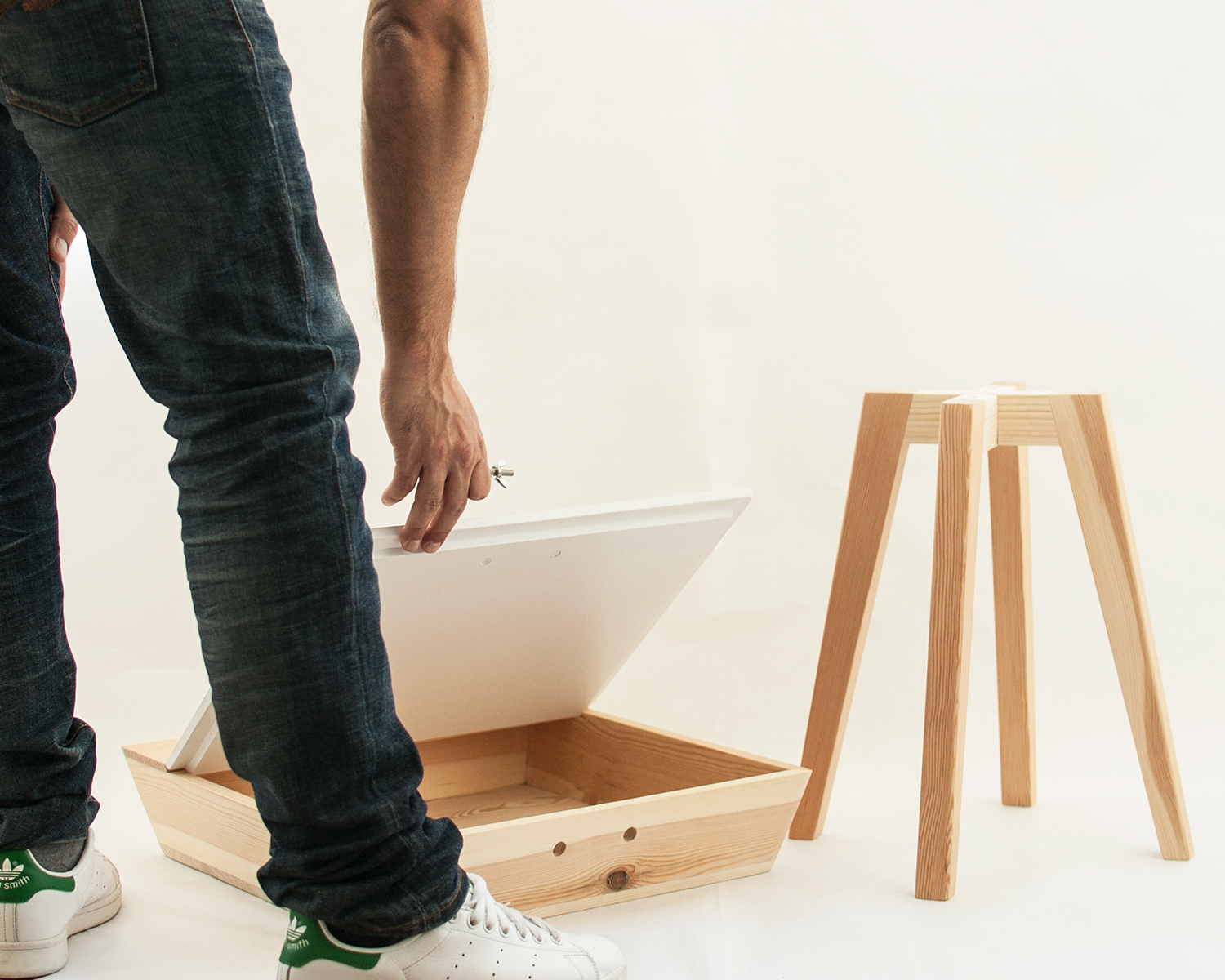 mesa-auxiliar-transportable-oitenta-rafael-fernandez-coolmaison