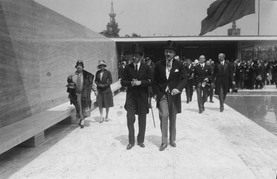 Inauguracion-reyes-pabellon-barcelona-alfonso-XIII