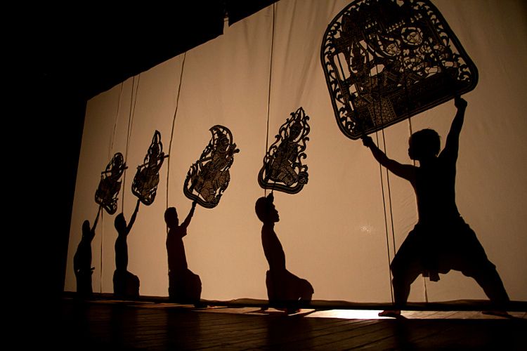 teatro-de-sombras-el-mundo-desencajado-camboya-coolmaison